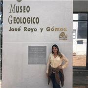 Profesional con conocimiento en ciencias básicas, experiencia de 1 año dando monitorias